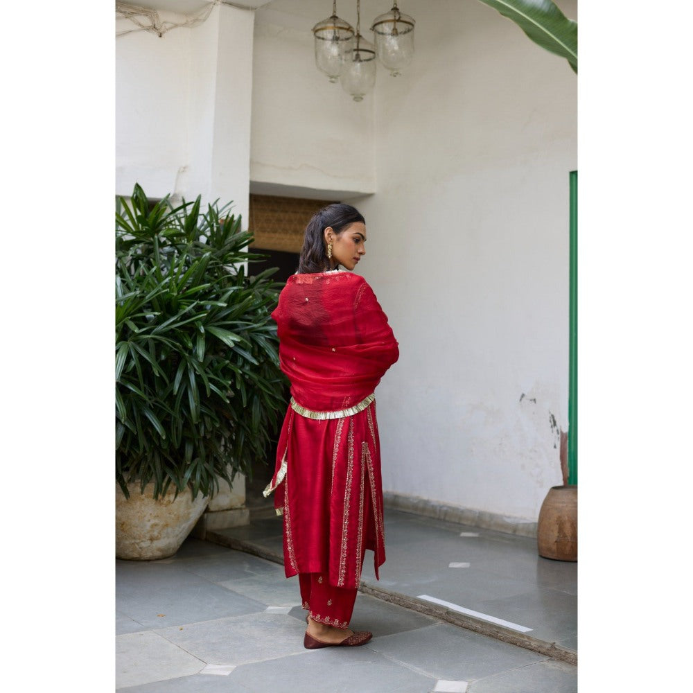 Vashisht Guru Dutt Red Sukh Kurta with Salwar and Dupatta (Set of 3)