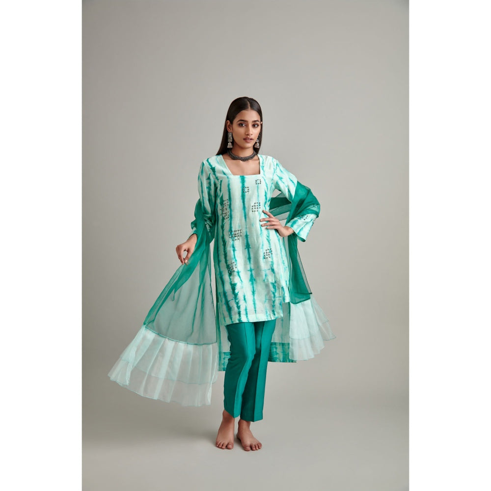 Vedika Soni Green Tie And Dye Kurta with Pant and Dupatta (Set of 3)