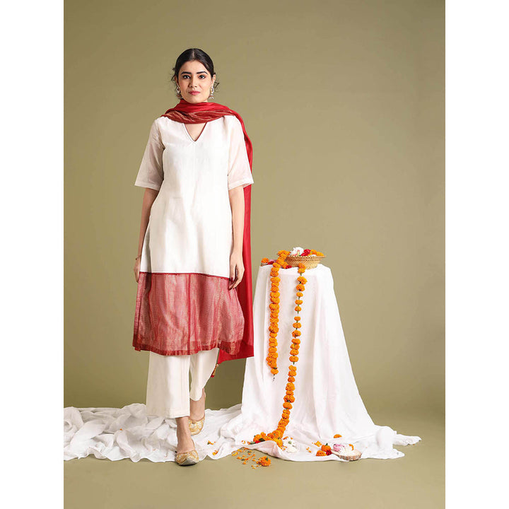 Vinusto Off White Chanderi Handloom Kurta with Pant and Dupatta (Set of 3)