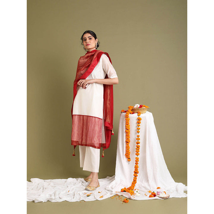 Vinusto Off White Chanderi Handloom Kurta with Pant and Dupatta (Set of 3)