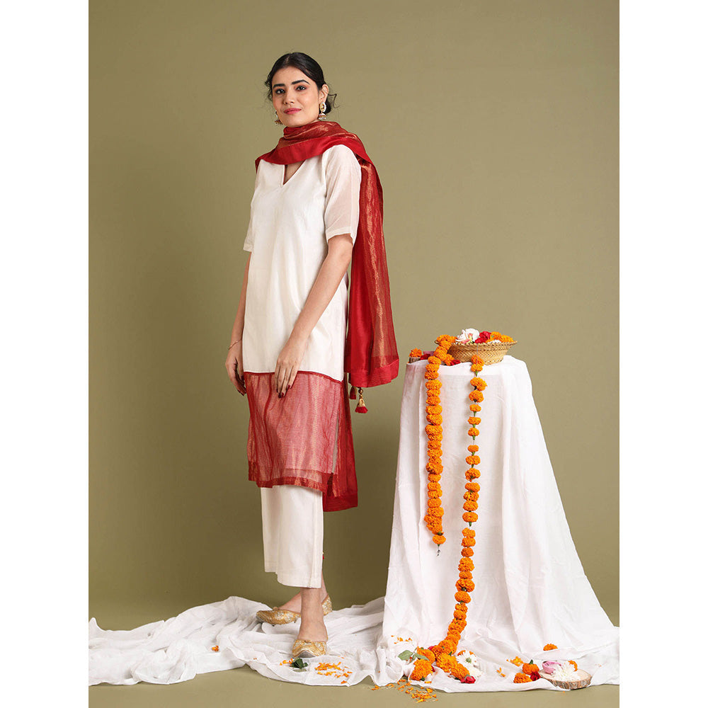 Vinusto Off White Chanderi Handloom Kurta with Pant and Dupatta (Set of 3)