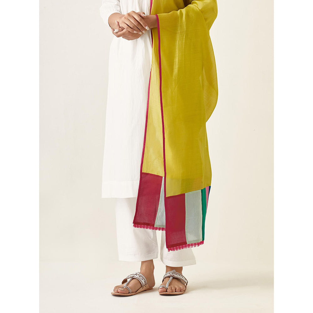 Vinusto Off White Thread Work Pin Tucks Kurta with Pant and Dupatta (Set of 3)