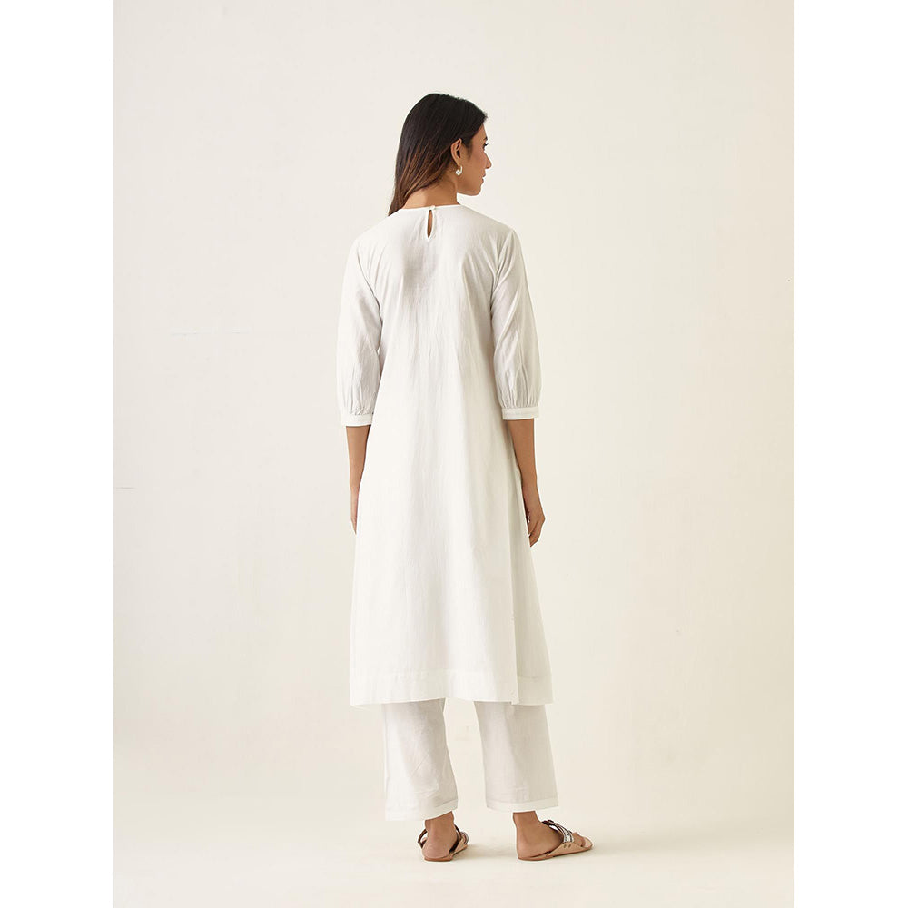 Vinusto Off White Cotton Thread Work Pin Tucks Kurta with Pant (Set of 2)