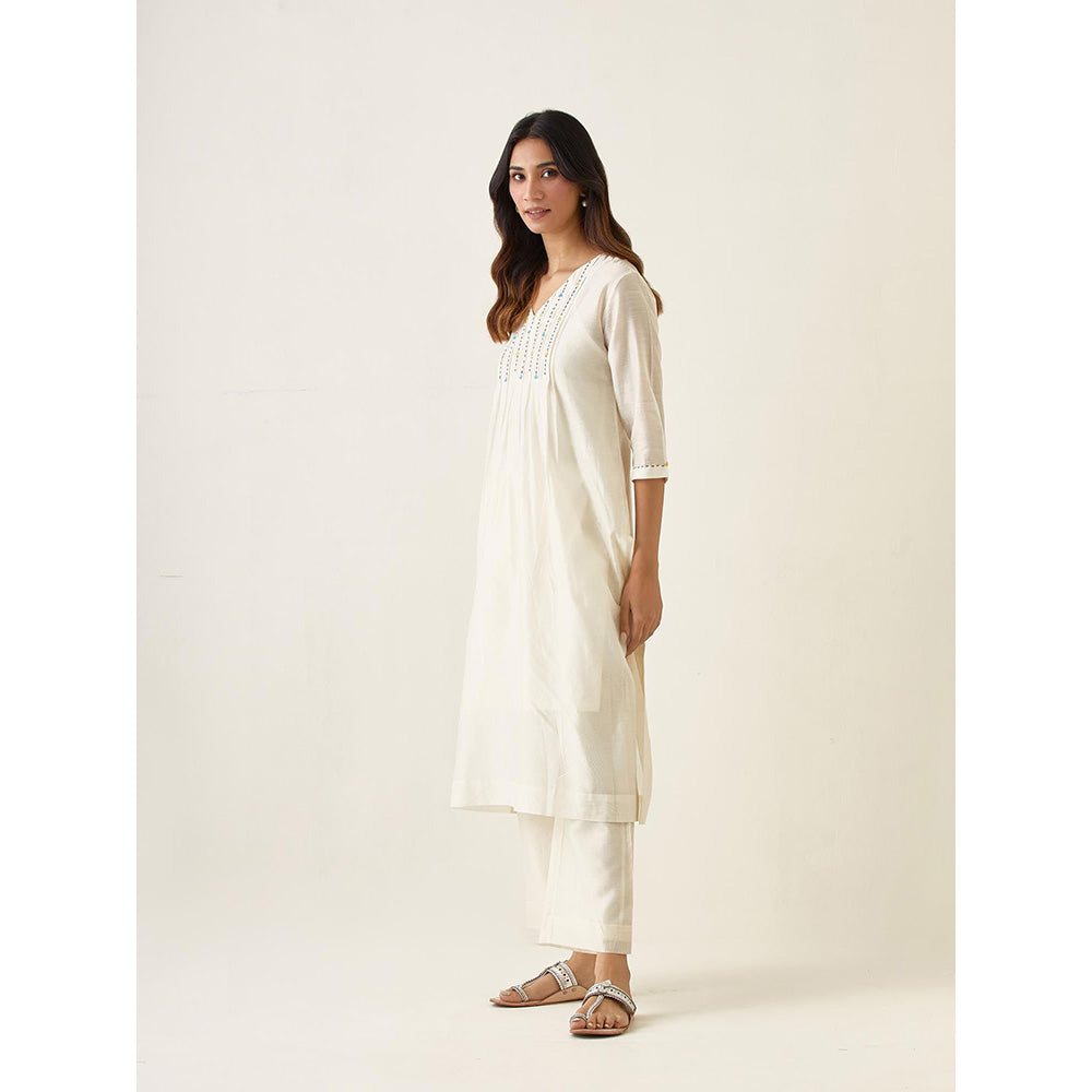 Vinusto White Pin Tuck Kurta and Pant with Slip (Set of 3)