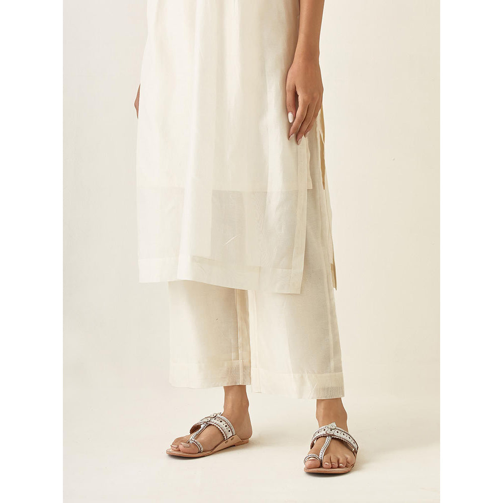 Vinusto White Pin Tuck Kurta and Pant with Slip (Set of 3)