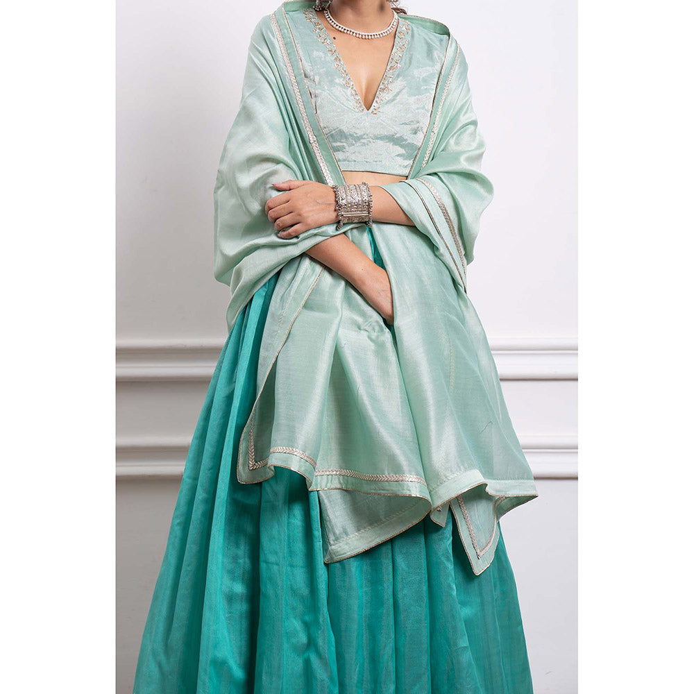 Vinusto Chanderi Embroidered Zari Blouse with Lehenga and Dupatta (Set of 3)