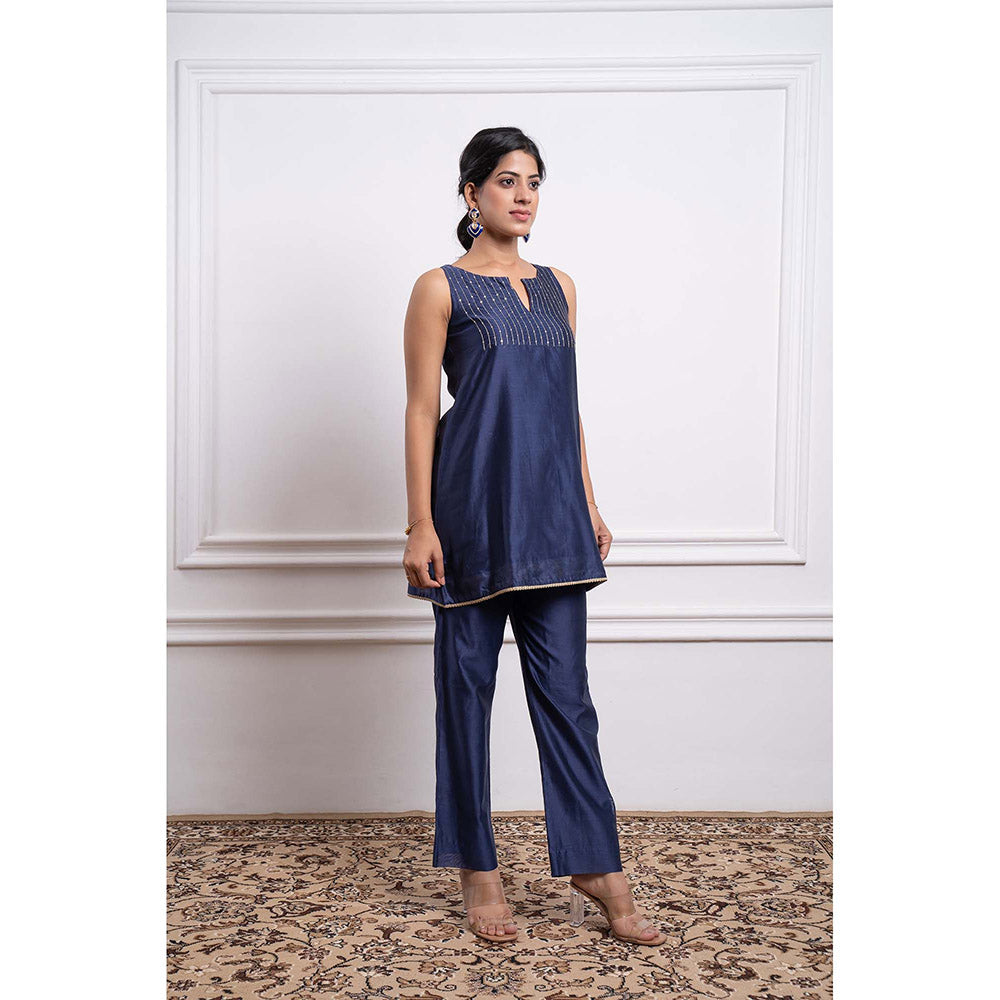 Vinusto Chanderi Handloom Embroidered Kurti and Pant (Set of 2)