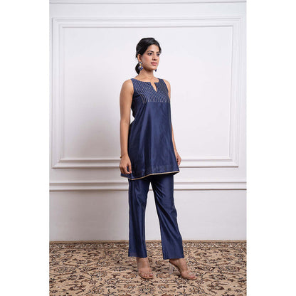 Vinusto Chanderi Handloom Embroidered Kurti and Pant (Set of 2)