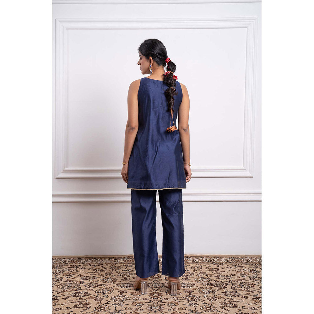 Vinusto Chanderi Handloom Embroidered Kurti and Pant (Set of 2)