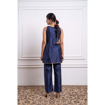 Vinusto Chanderi Handloom Embroidered Kurti and Pant (Set of 2)