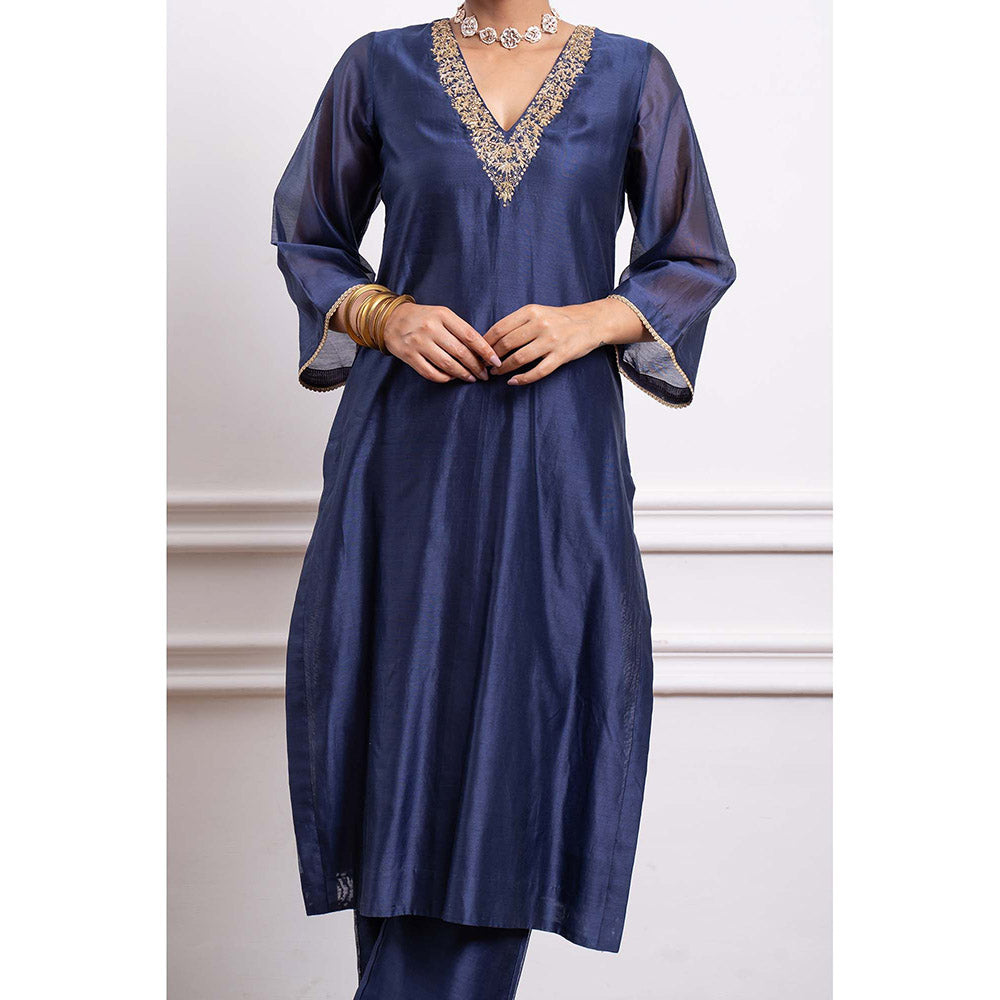 Vinusto Chanderi Embroidered Straight Kurta and Pant (Set of 2)