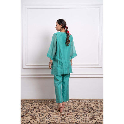Vinusto Turquoise Chanderi Handloom Embroidered Kurta and Pant (Set of 2)