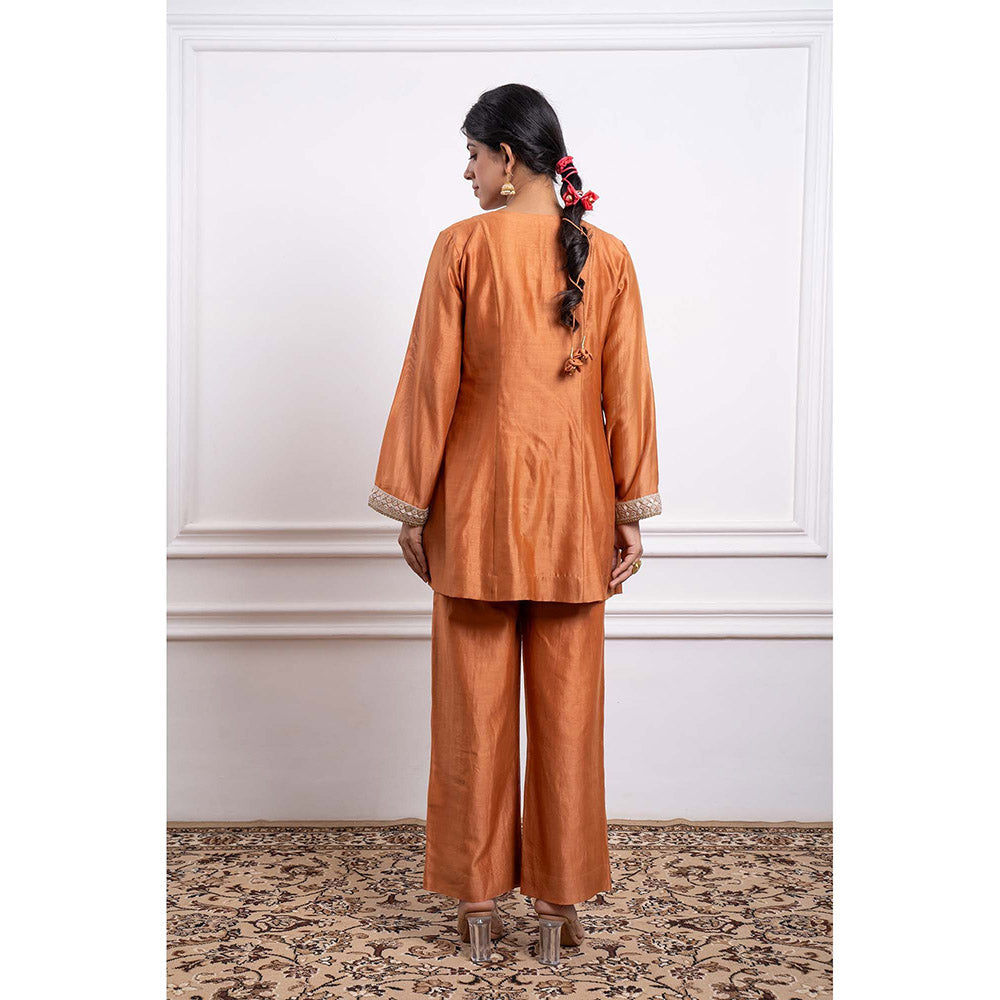 Vinusto Chanderi Handloom Embroidered Kurti and Pant (Set of 2)