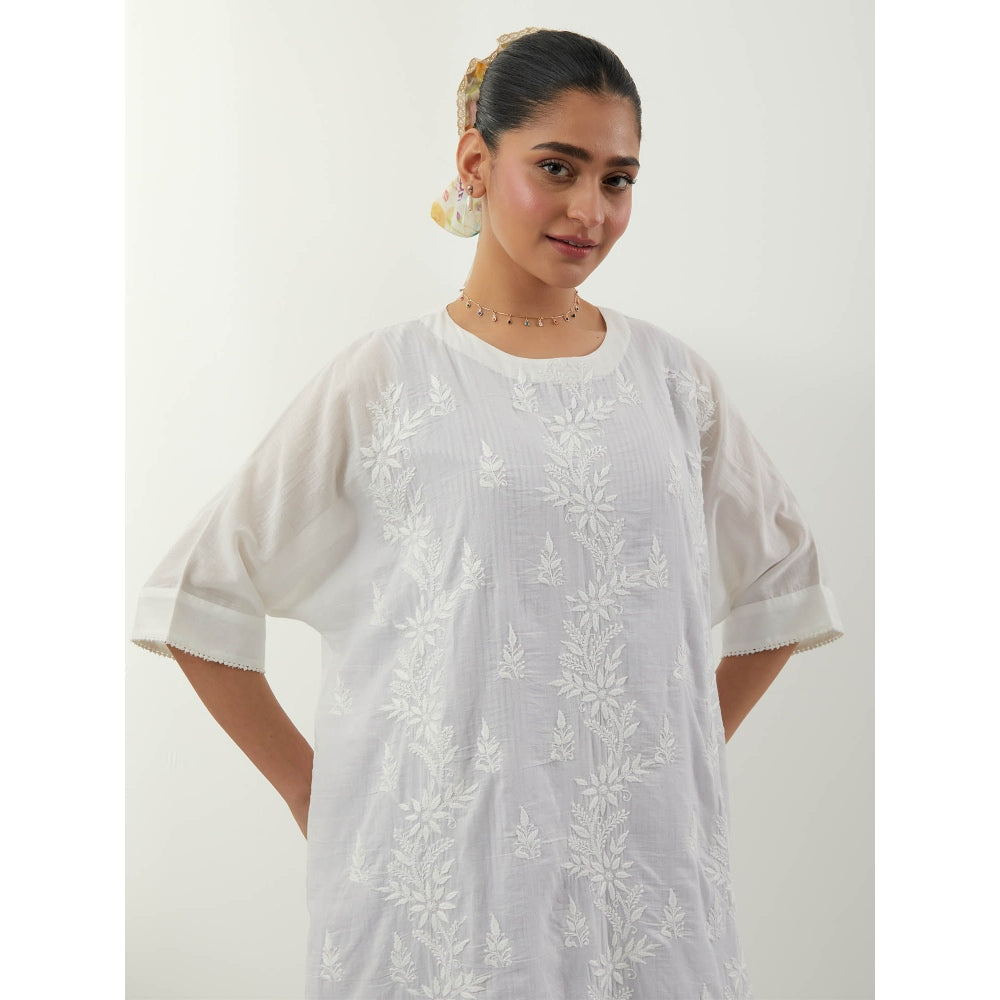Vinusto White Chikankari Kurta with Slip and Pant