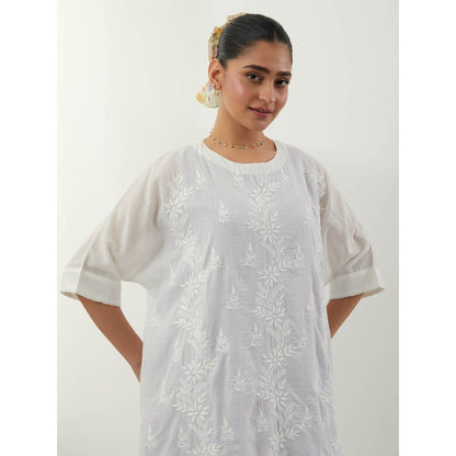 Vinusto White Chikankari Kurta with Slip and Pant