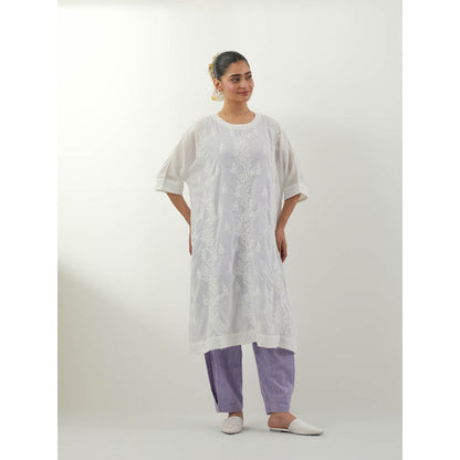 Vinusto White Chikankari Kurta with Slip and Pant