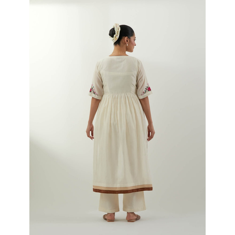 Vinusto Off White Embroidered Angrakha with Pant and Dupatta