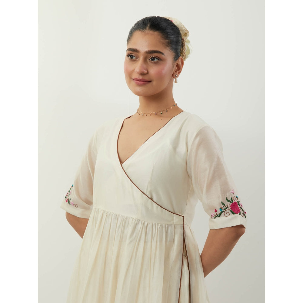Vinusto Off White Embroidered Angrakha with Pant and Dupatta
