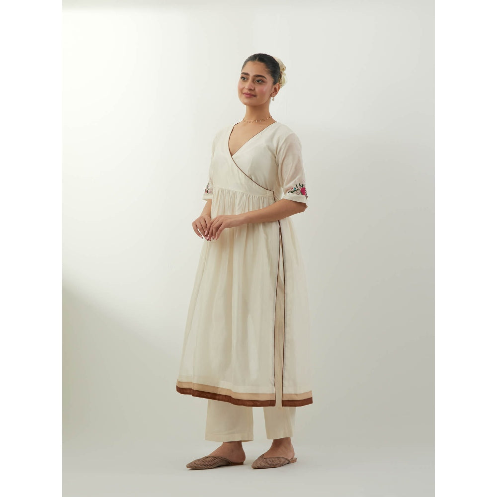 Vinusto Off White Embroidered Angrakha with Pant and Dupatta