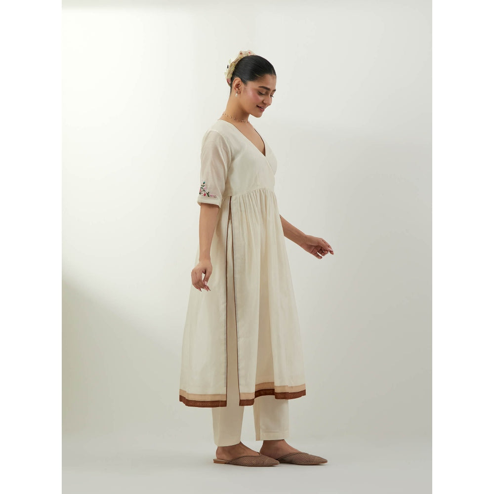 Vinusto Off White Embroidered Angrakha with Pant and Dupatta