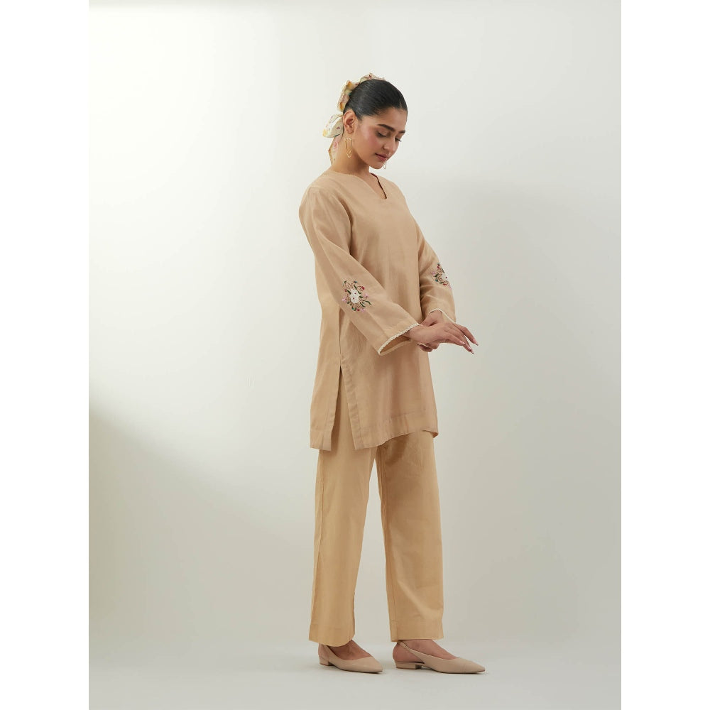 Vinusto Beige Embroidered Chanderi Kurti with Pant and Dupatta