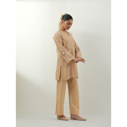 Vinusto Beige Embroidered Chanderi Kurti with Pant and Dupatta