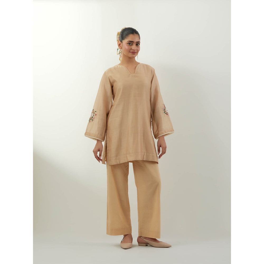 Vinusto Beige Embroidered Chanderi Kurti with Pant