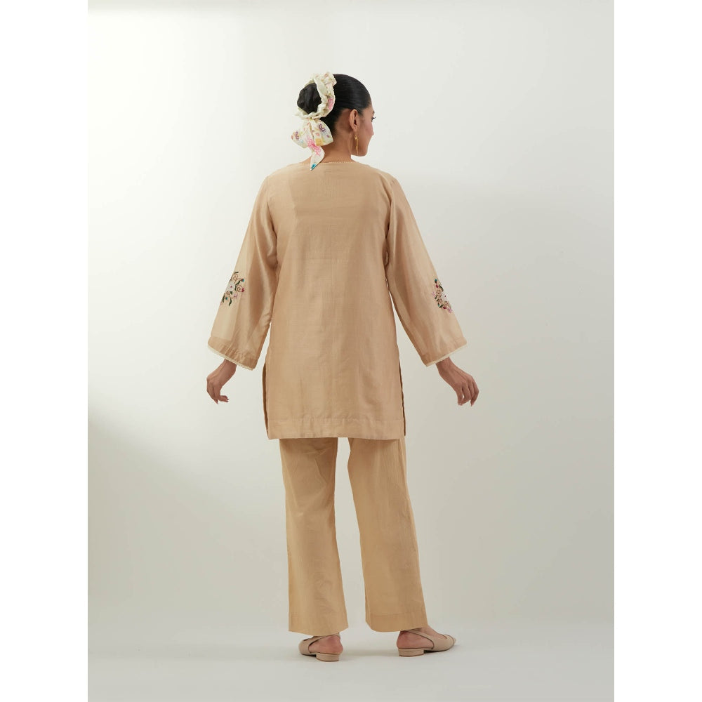 Vinusto Beige Embroidered Chanderi Kurti with Pant