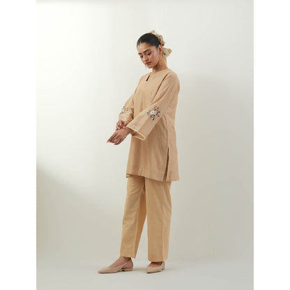 Vinusto Beige Embroidered Chanderi Kurti with Pant