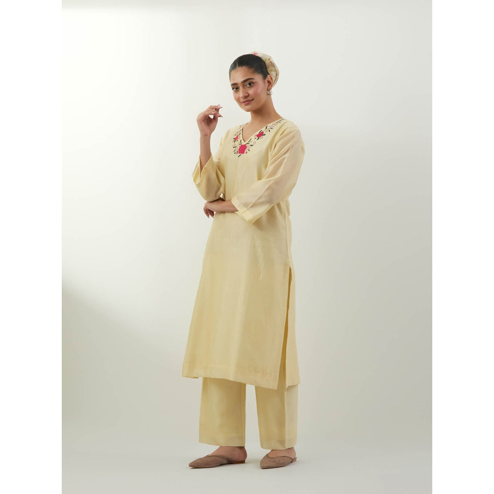 Vinusto Cream V Neck Embroidered Kurta With Pant And Dupatta
