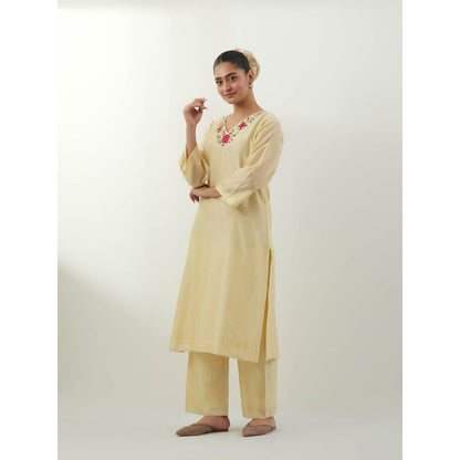 Vinusto Cream V Neck Embroidered Kurta With Pant And Dupatta