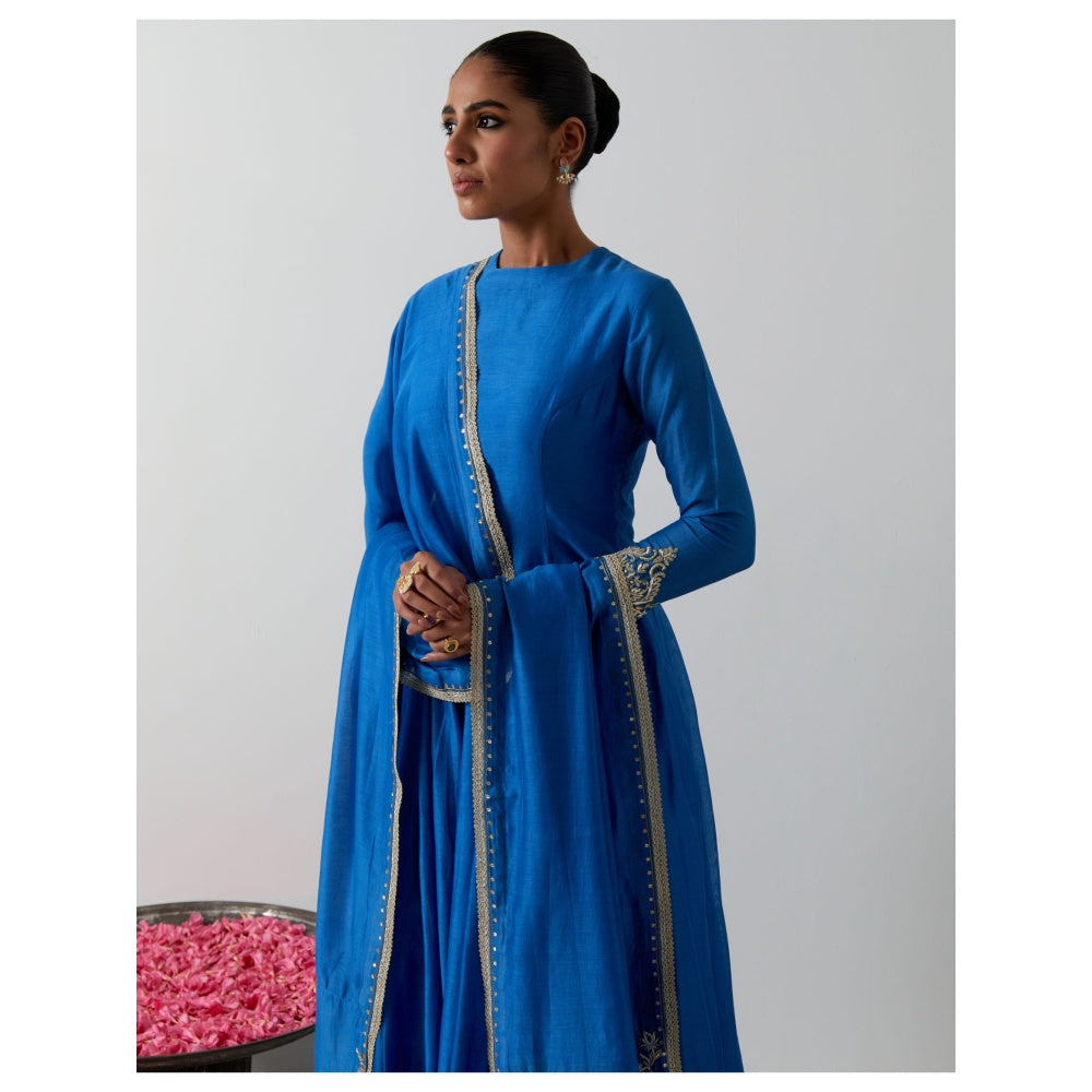 Vinusto Cobalt Blue Hand-Embroidered Chanderi Silk Blouse with Lehenga & Dupatta