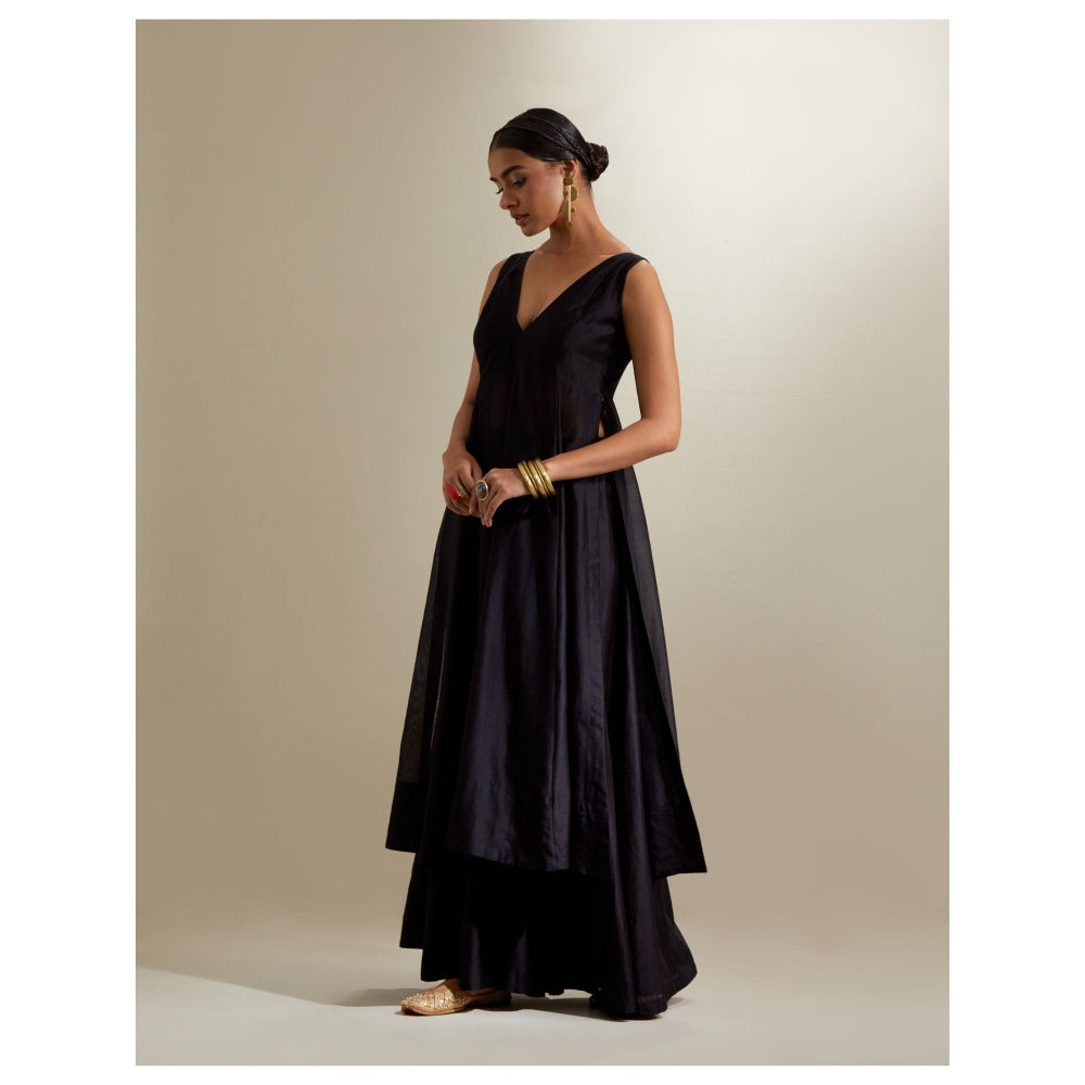 Vinusto Black Plunge Neck Stylise Chanderi Kurta with Cotton Palazzo