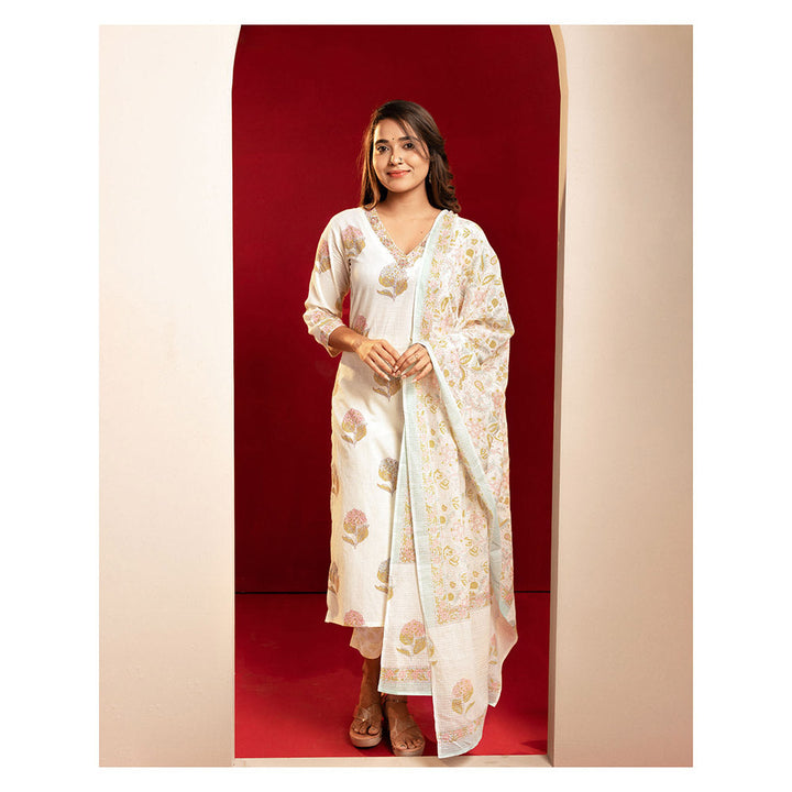 Vinya Off White Kurta Set (Set of 3)