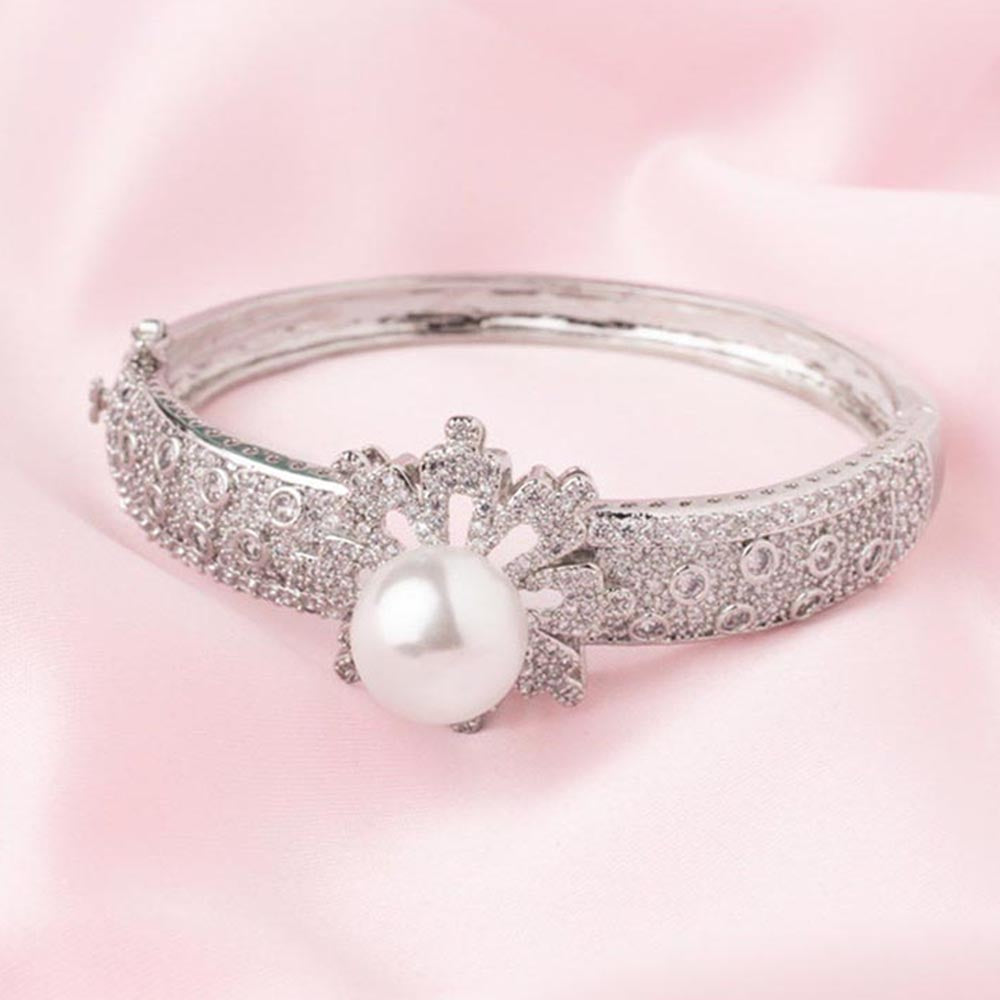 VIVINIA By Vidhi Mehra Florence Silver Plated White Womens Kada