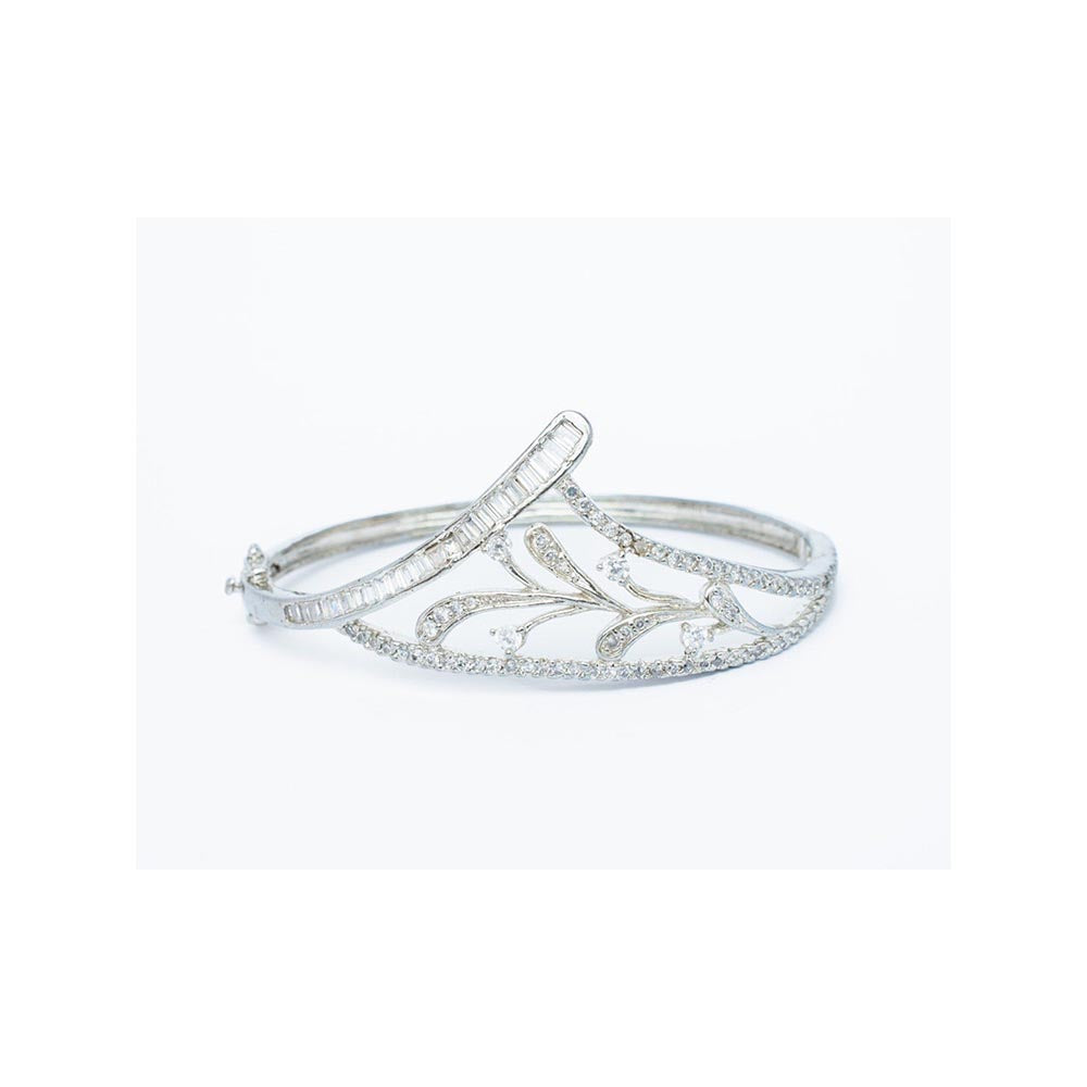 VIVINIA By Vidhi Mehra Silver Plated Womens Kada