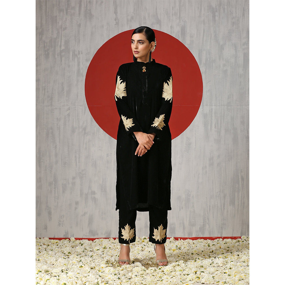 WAZIR C The Black Coord Set Includes A Velvet Kurta And Straight Fit Pants (Set of 2)