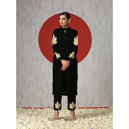 WAZIR C The Black Coord Set Includes A Velvet Kurta And Straight Fit Pants (Set of 2)