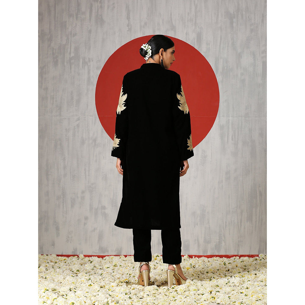 WAZIR C The Black Coord Set Includes A Velvet Kurta And Straight Fit Pants (Set of 2)