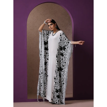 WAZIR C Embroidered White Kaftaan