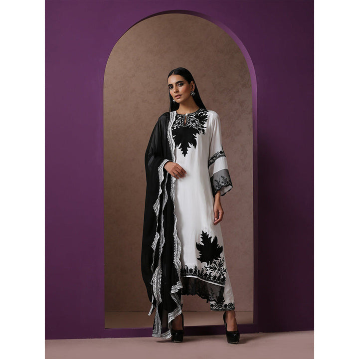 WAZIR C White Crepe Kurta with Dupatta And Straight Fit Pants (Set of 3)