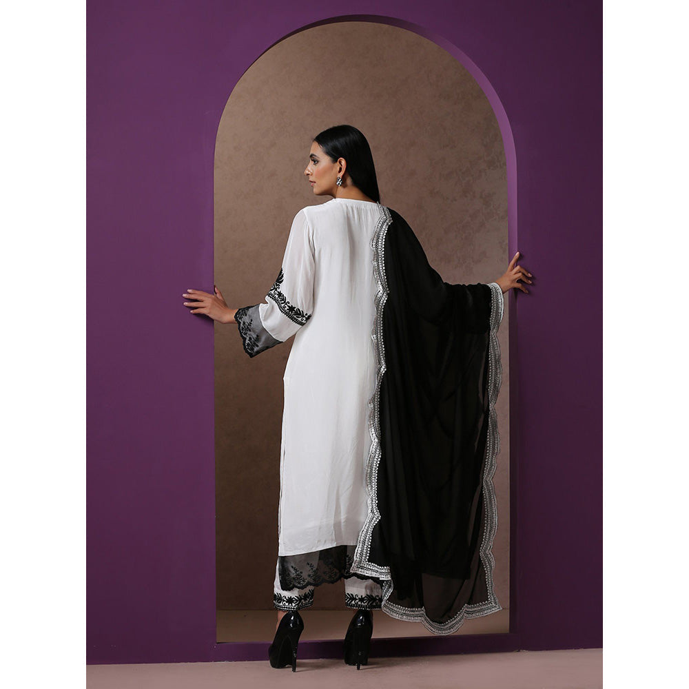 WAZIR C White Crepe Kurta with Dupatta And Straight Fit Pants (Set of 3)