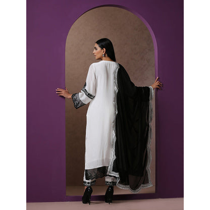 WAZIR C White Crepe Kurta with Dupatta And Straight Fit Pants (Set of 3)