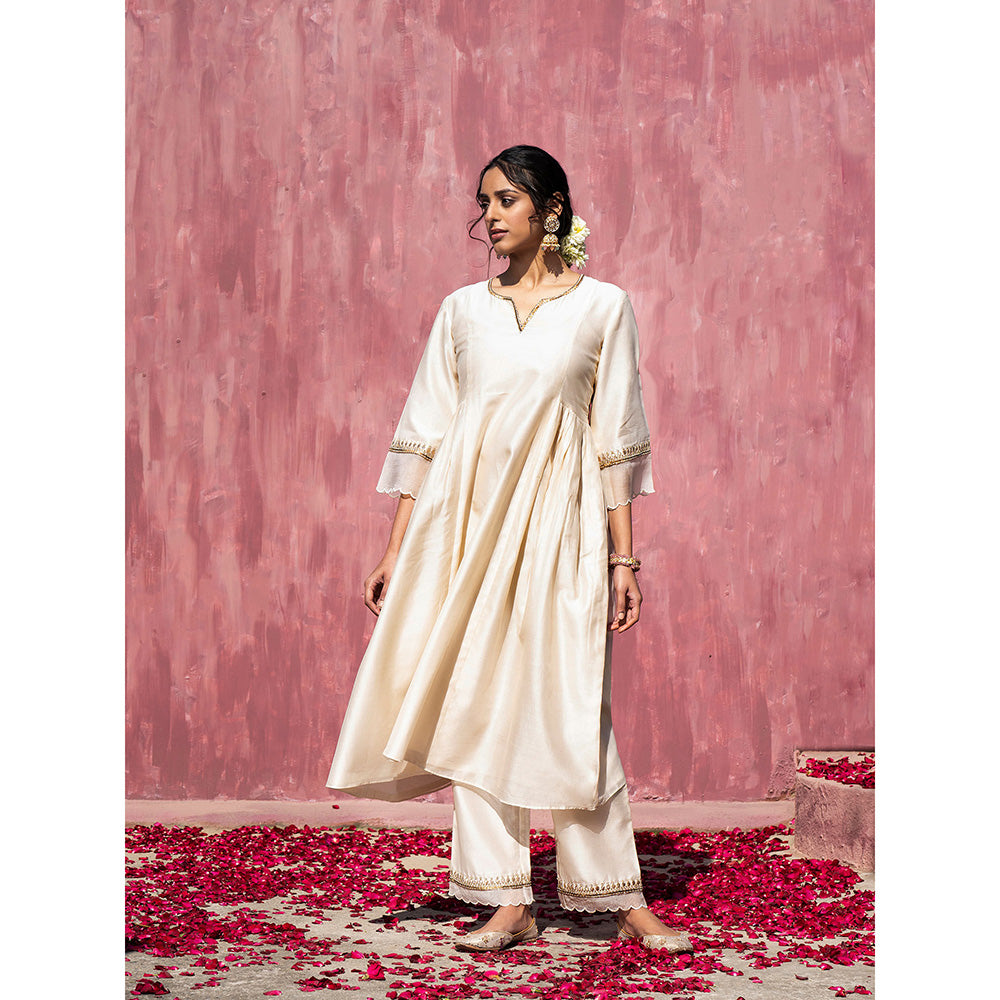 WeaverStory Handloom Off White Chanderi Silk Scalloped Suit with Pink Dupatta (Set of 3)