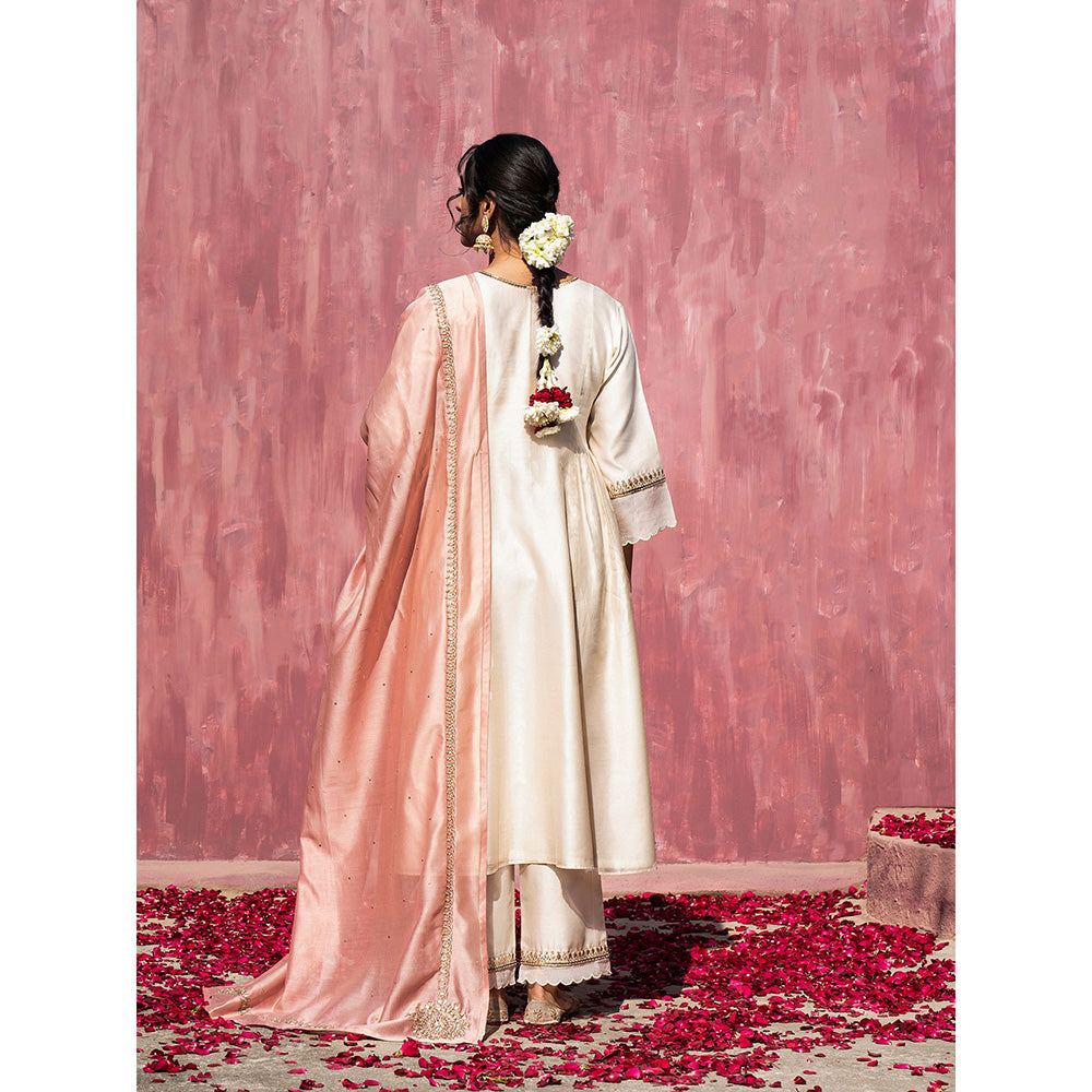 WeaverStory Handloom Off White Chanderi Silk Scalloped Suit with Pink Dupatta (Set of 3)