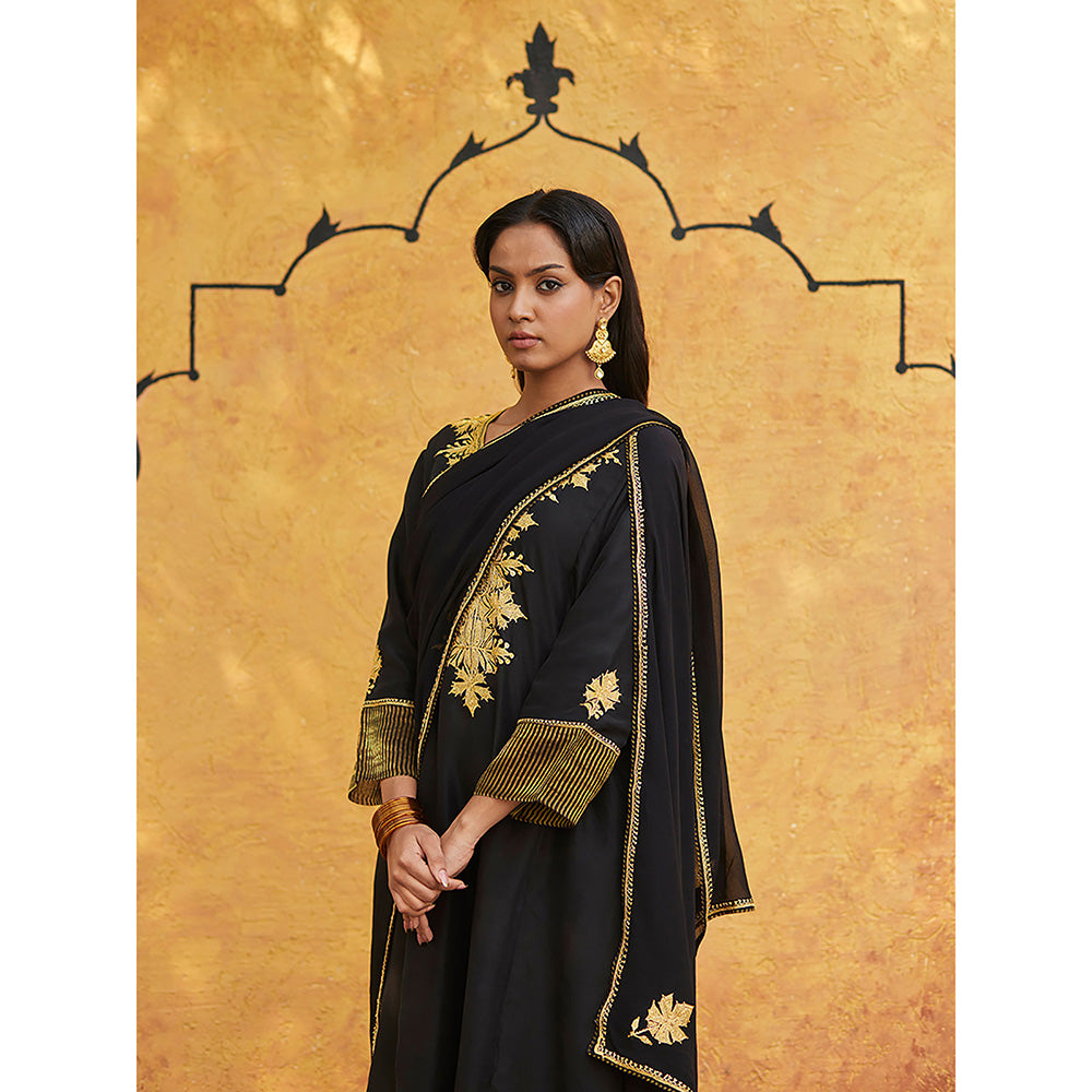 WeaverStory Black Pure Silk Tilla Hand Embroidered Kurta With Pants And Dupatta (Set of 3)