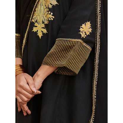 WeaverStory Black Pure Silk Tilla Hand Embroidered Kurta With Pants And Dupatta (Set of 3)