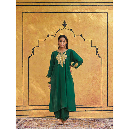 WeaverStory Green Pure Silk Tilla Hand Embroidered Kurta With Pants And Dupatta (Set of 3)