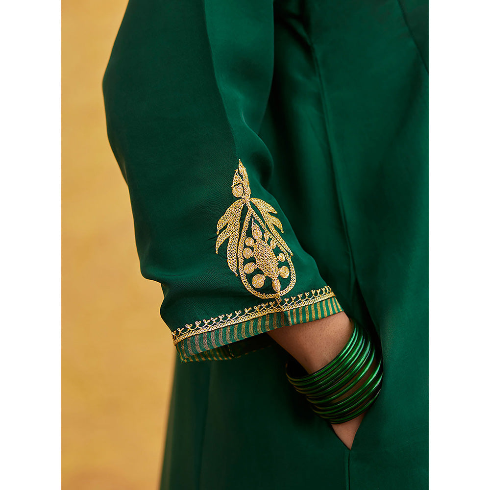 WeaverStory Green Pure Silk Tilla Hand Embroidered Kurta With Pants And Dupatta (Set of 3)