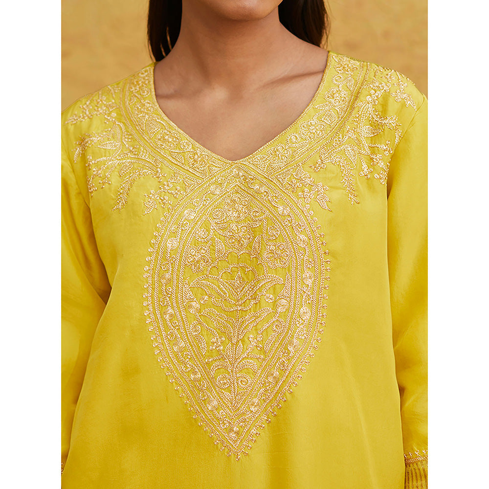 WeaverStory Yellow Pure Silk Tilla Hand Embroidered Kurta With Pants And Dupatta (Set of 3)